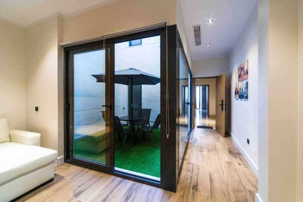 Seville Luxury Downtown Suite ภายนอก รูปภาพ